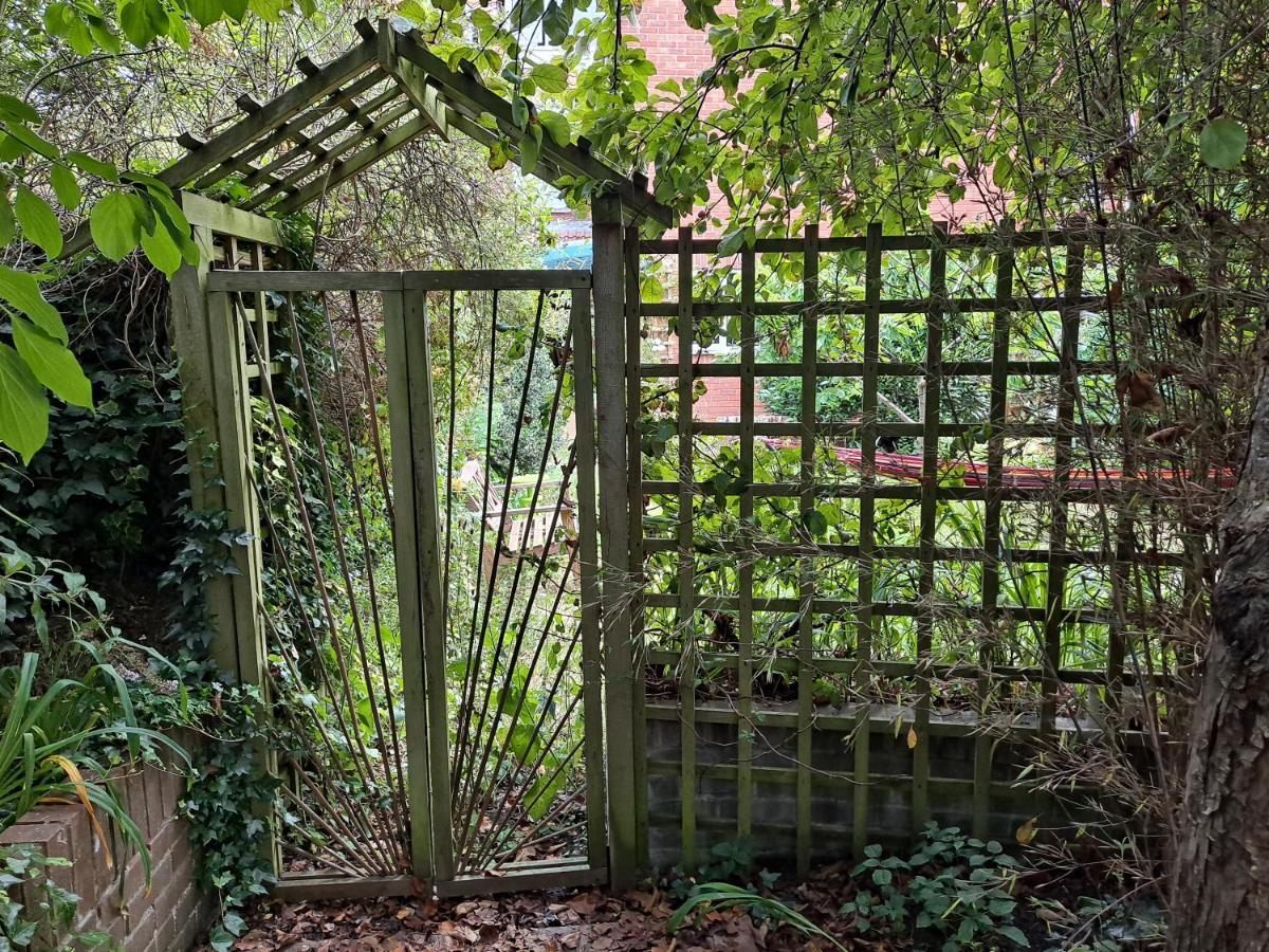 Bed and Breakfast Pilgrims Of The Goddess Glastonbury Esterno foto