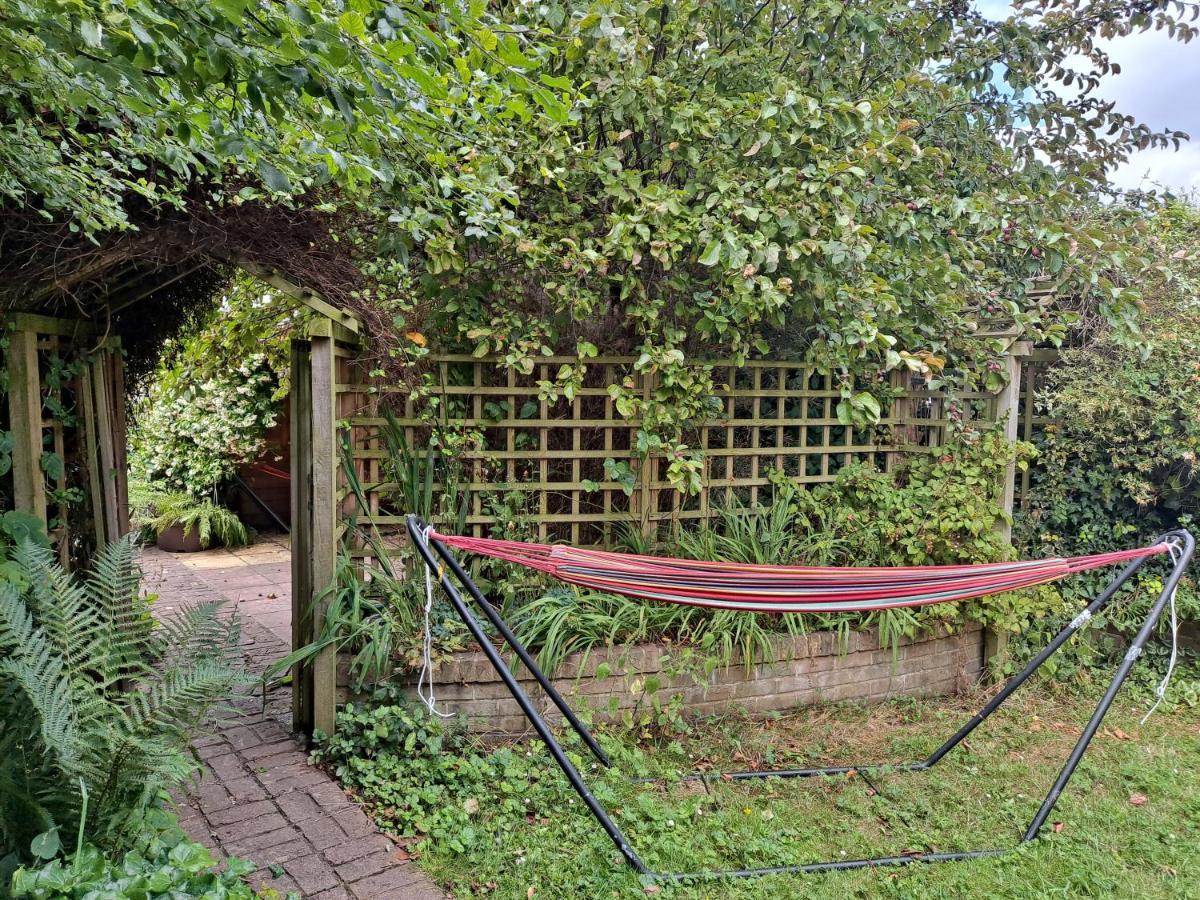 Bed and Breakfast Pilgrims Of The Goddess Glastonbury Esterno foto