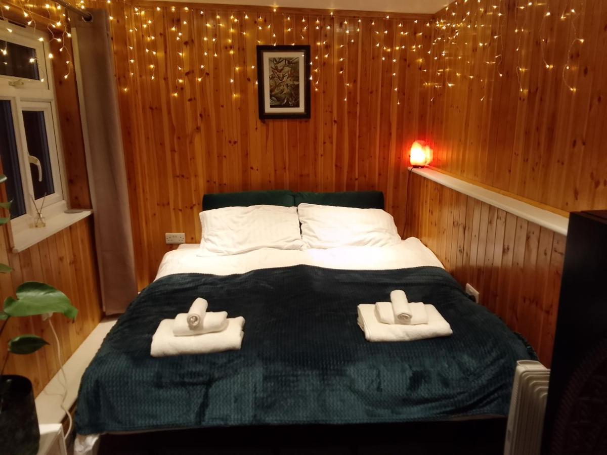 Bed and Breakfast Pilgrims Of The Goddess Glastonbury Esterno foto