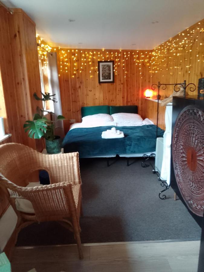 Bed and Breakfast Pilgrims Of The Goddess Glastonbury Esterno foto