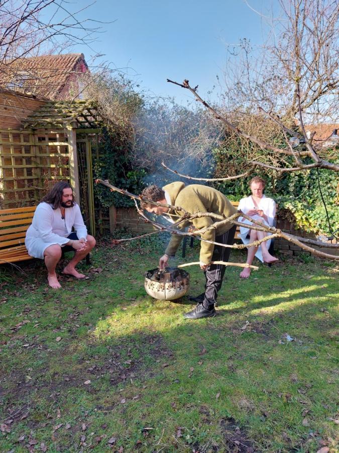 Bed and Breakfast Pilgrims Of The Goddess Glastonbury Esterno foto