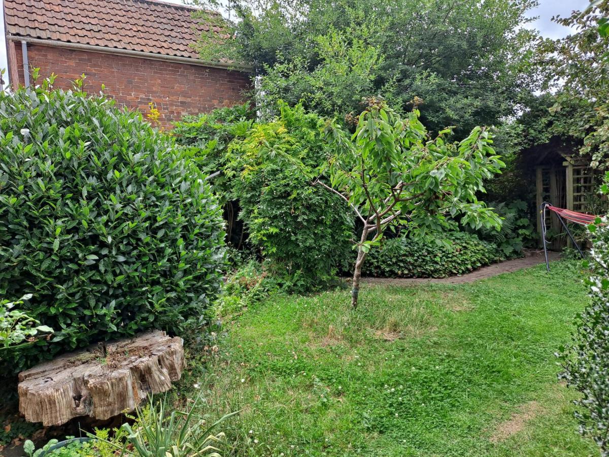 Bed and Breakfast Pilgrims Of The Goddess Glastonbury Esterno foto