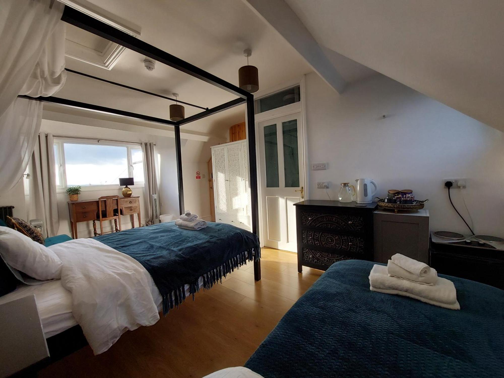 Bed and Breakfast Pilgrims Of The Goddess Glastonbury Esterno foto