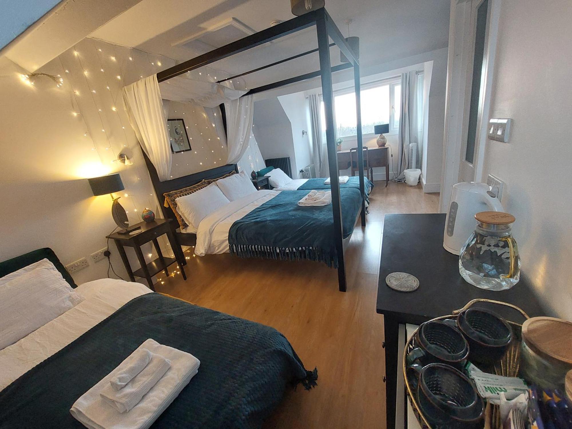 Bed and Breakfast Pilgrims Of The Goddess Glastonbury Esterno foto